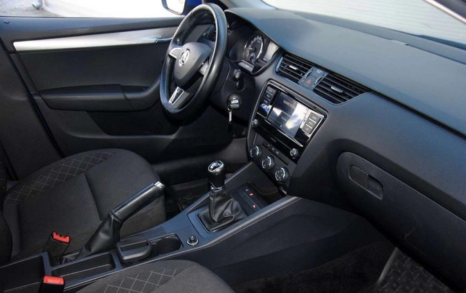 Skoda Octavia cena 43900 przebieg: 143000, rok produkcji 2018 z Uniejów małe 92